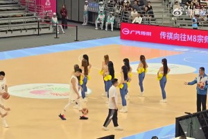它的运球是不是比某些人好？🐶🏀